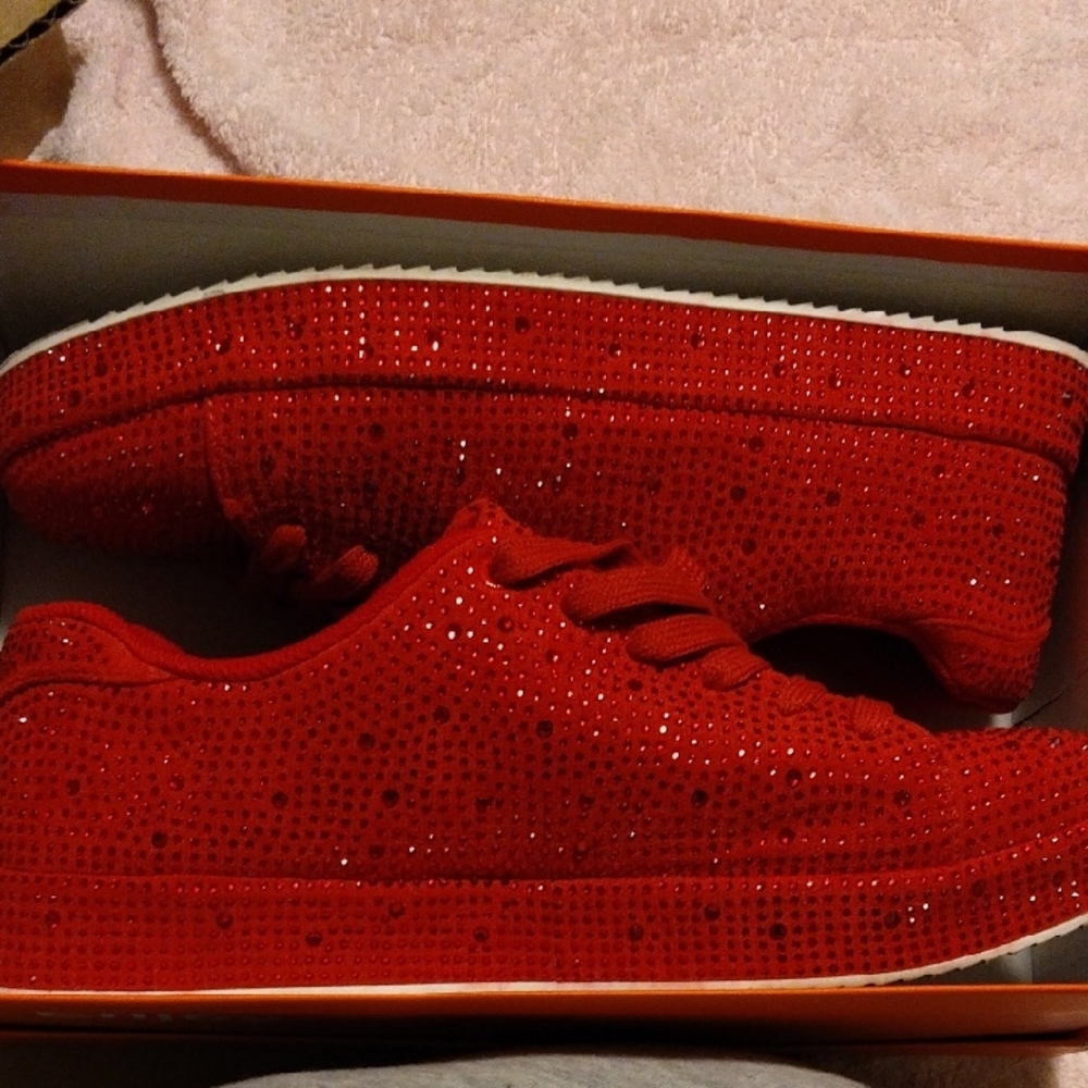 Elegant Red Women's Sneakers - Picture 2 of 9